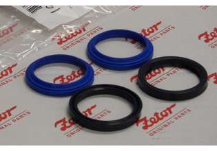SEAL KIT FOR STEERING CYLINDER ON FRONT AXLE (CYLINDER IN THE CENTER); KIT FOR CYLINDER ENDS ONLY