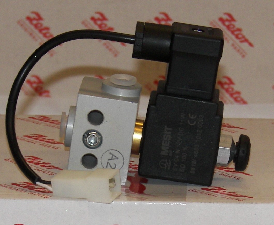 SOLENOID VALVE FOR FWD AND DIFF.LOCK (SQUARE SHAPE SOLENOID, OVAL SEALED CONNECTOR)