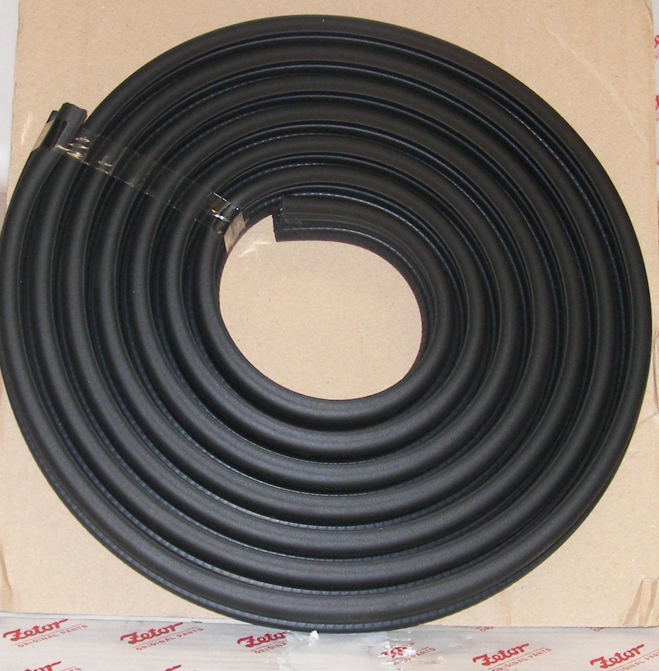 DOOR GASKET, SAME FOR LH AND RH DOOR