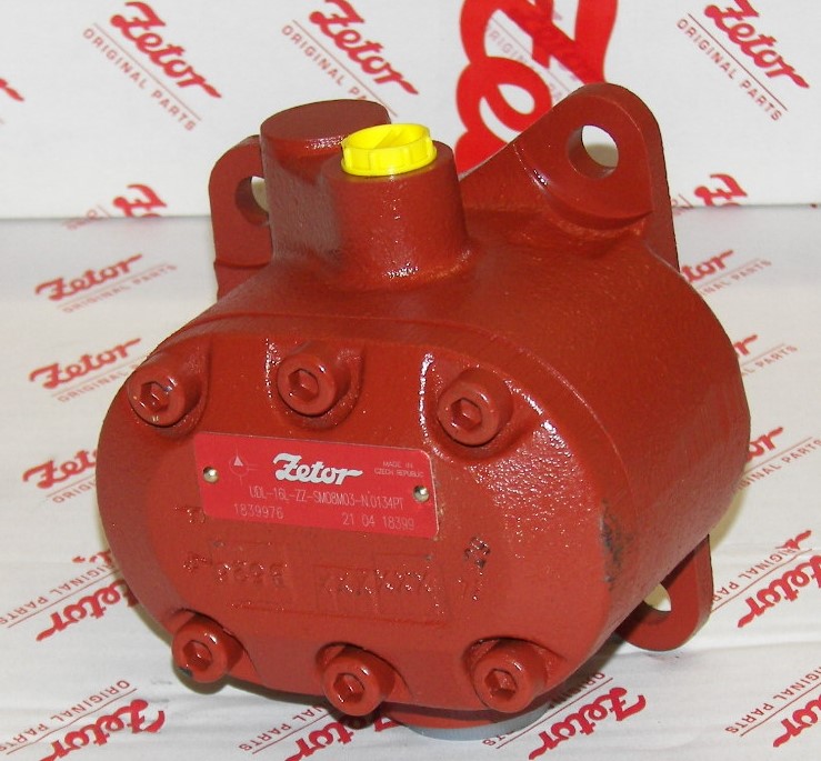 STEERING PUMP FOR TRACTORS WITH STEERING CYLINDER MOUNTED ON FRONT AXLE