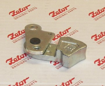 LATCH ASSEMBLY FOR LOWER LINKS WITH HOOK END